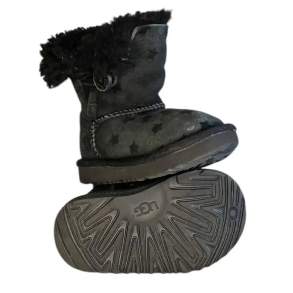 Girls UGG Bailey Button II Star Suede Faux Fur Lined Snow Boot Size 6 Black